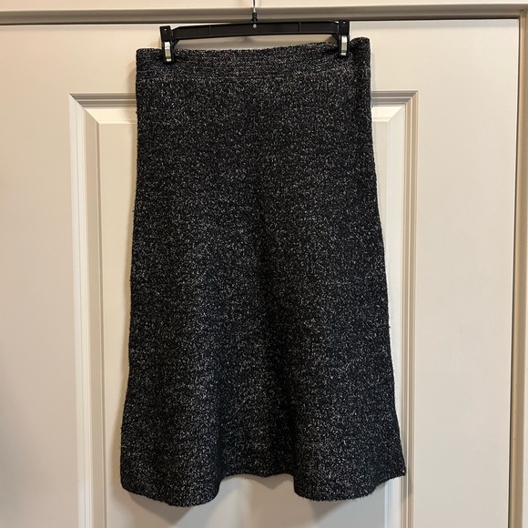 Uniqlo Dresses & Skirts - Uniqlo Black Midi Skirt